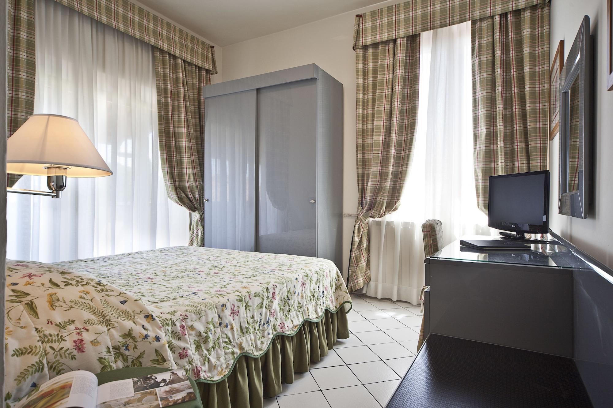 Hotel Italia Сиена Стая снимка